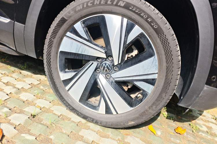 Used Volkswagen Teramont 2024 380TSI Four-Wheel Drive Prestige Luxury Edition Right Front Wheel Hub