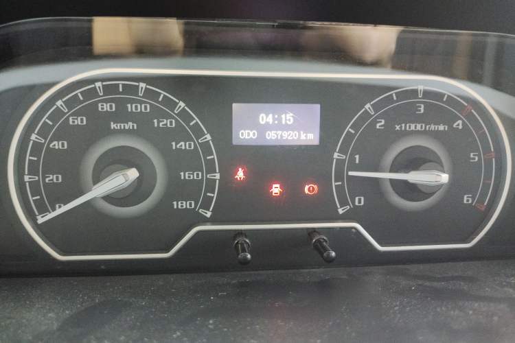 Used SAIC MAXUS Xintu V80 2021 2.0T Manual Classic Aoyuntong Short Wheelbase Mid-Roof 5/6-Seater Instrument Cluster