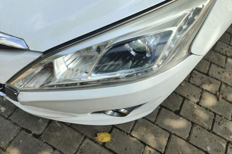 Used Luxgen U6 SUV 2014 1.8T Fashion Edition Left Front Headlight
