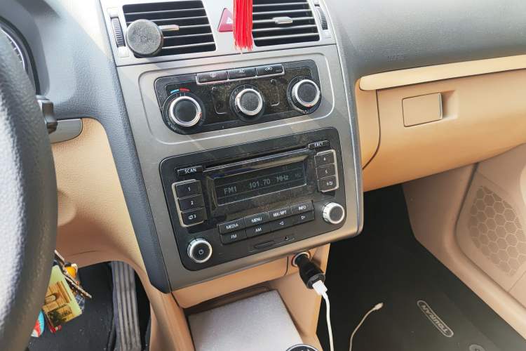 Used Volkswagen Touran 2011 1.4T Manual Zhiya Edition 5 Seats
