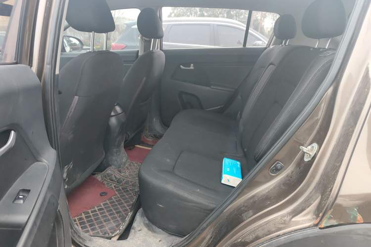 Used Kia Sportage R 2012 2.0L Manual Two-Wheel Drive GL Trim
