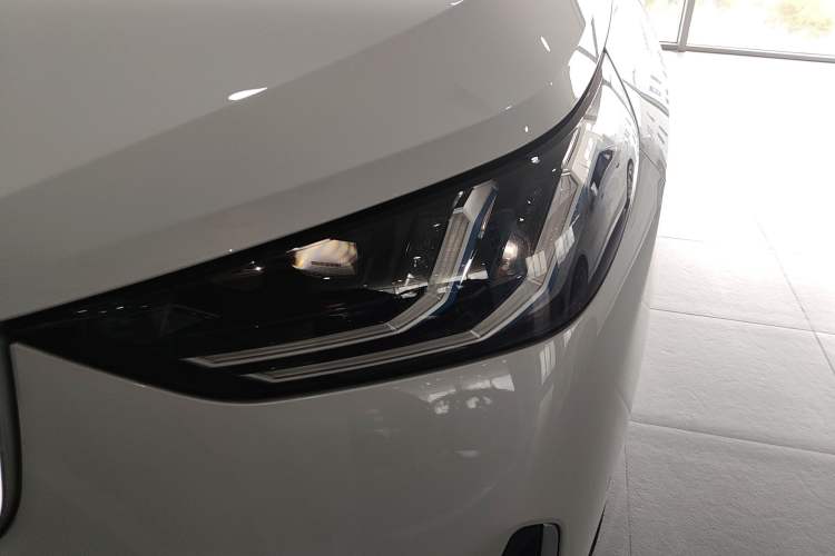 Used BMW X3 2025 xDrive30L Luxury Edition M Sport Package Left Front Headlight