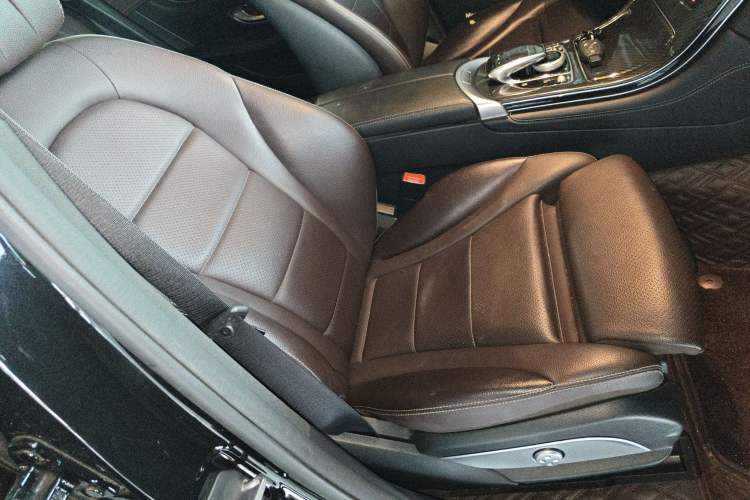 Used Mercedes-Benz GLC 2017 GLC 260 4MATIC Luxury Model