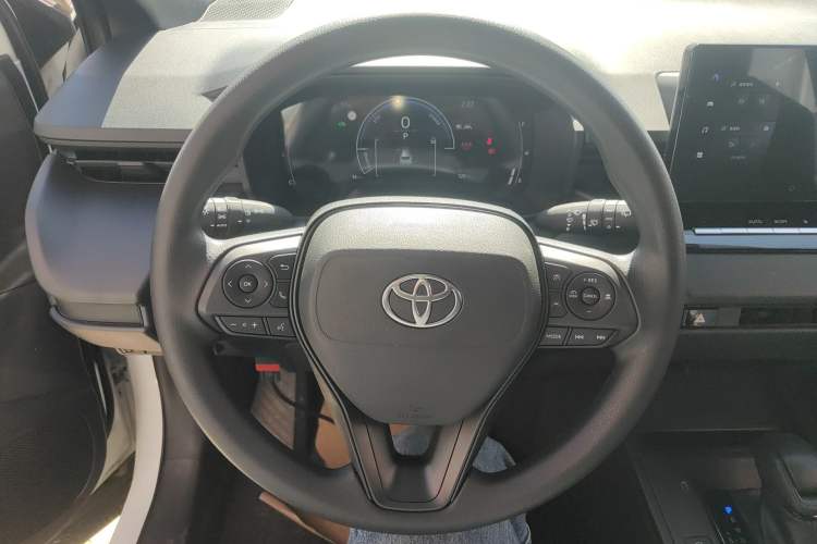 Used Toyota Corolla Cross 2026 Model 2.0L Smart Electric Hybrid Dual-Engine Pioneer Edition Steering Wheel