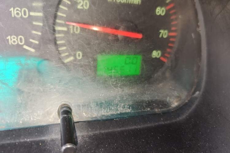 Used Jinbei Hiace 2011 2.0L 5th Generation Kuaiyunwang Standard Version 4G19 Odometer Close Up