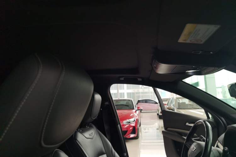 Used Cadillac XT4 2018 28T Two-Wheel Drive Leading Version
