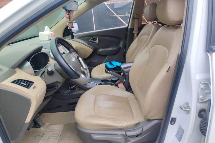 Used Hyundai ix35 2013 2.0L Automatic Two-Wheel Drive Smart GLS China IV Standard