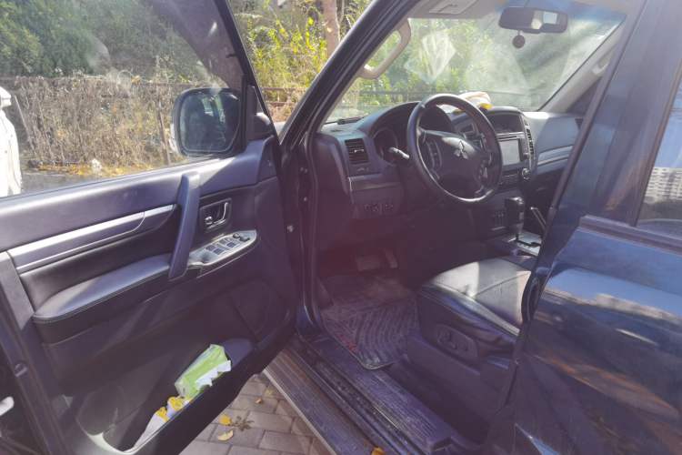 Used Mitsubishi Pajero 2016 3.0L Automatic Standard Version China V Standard