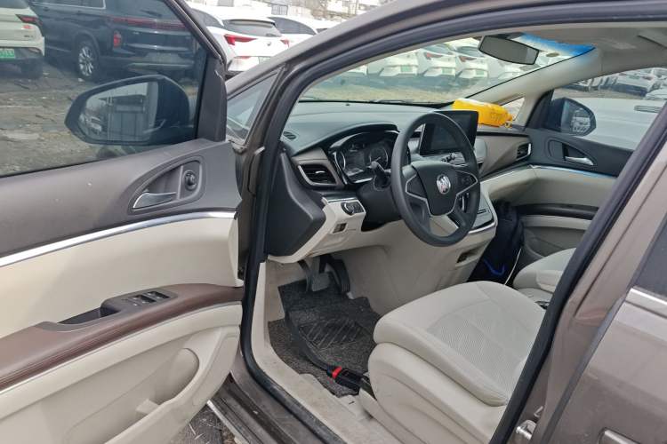 Used Buick GL8 2023 Land Executive Class Comfort Model
