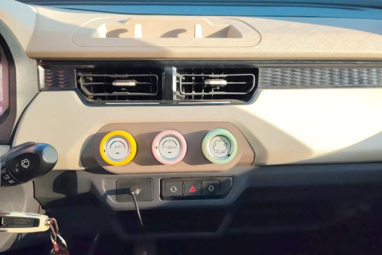 Used Chery QQ Ice Cream 2024 Restyled 170 km Sundae Audio And AC Panel