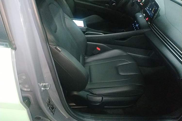 Used Hyundai Elantra 2021 1.5L CVT GLX Elite Edition Right Front Seat