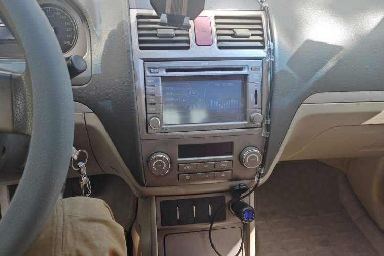 Used Geely Auto Classic Emgrand 2010 Sedan 1.8L Manual Standard Model Audio And AC Panel