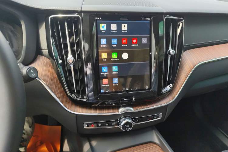 Used Volvo XC60 2025 B5 Four-Wheel Drive Smart & Advanced Luxury Edition
