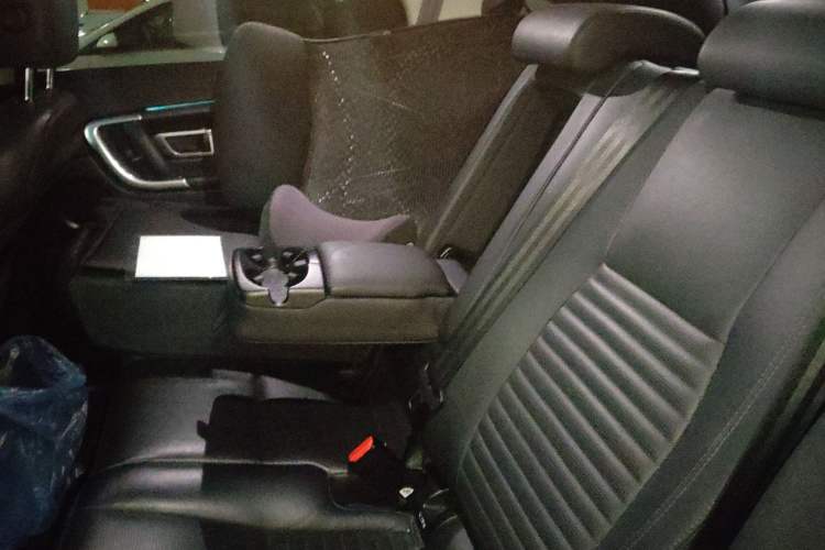 Used Land Rover Discovery Sport 2018 240 PS HSE LUXURY Edition Left Rear Seat