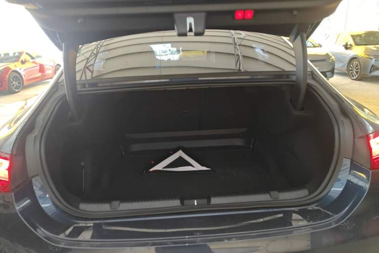 Used Mercedes-Benz EQE 2022 350 First Edition Special Version Trunk