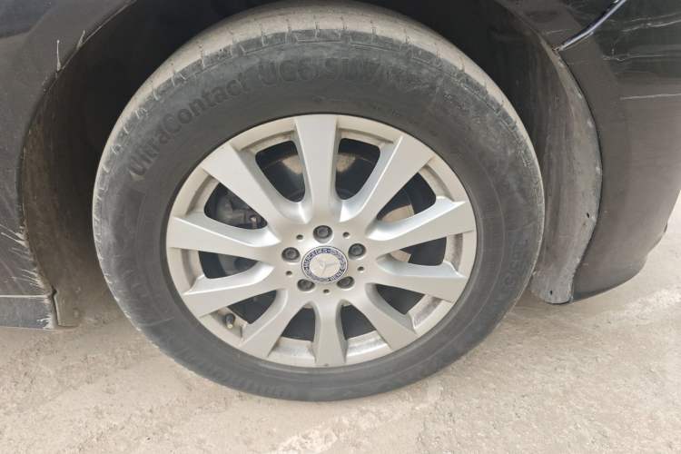 Used Mercedes-Benz R-Class 2015 R 320 4MATIC Luxury Model Right Front Wheel Hub