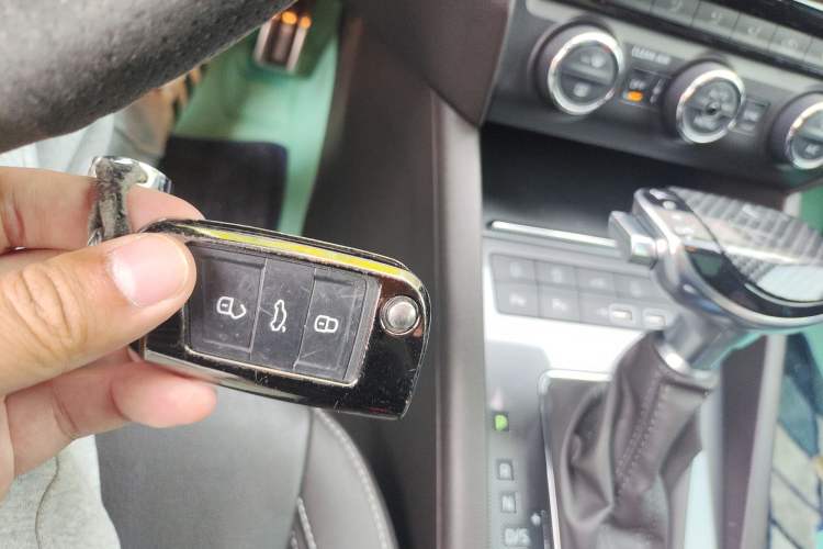 Used Skoda Octavia 2019 TSI280 DSG Flagship Wagon China VI Standard Vehicle Key