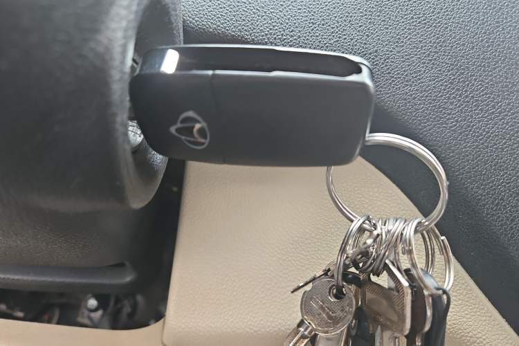 Used CHANGAN KAICHENG Ruixing EM80 2023 Flat-Top Double-Door 2-Seater 60 kW 41.932 kWh Vehicle Key