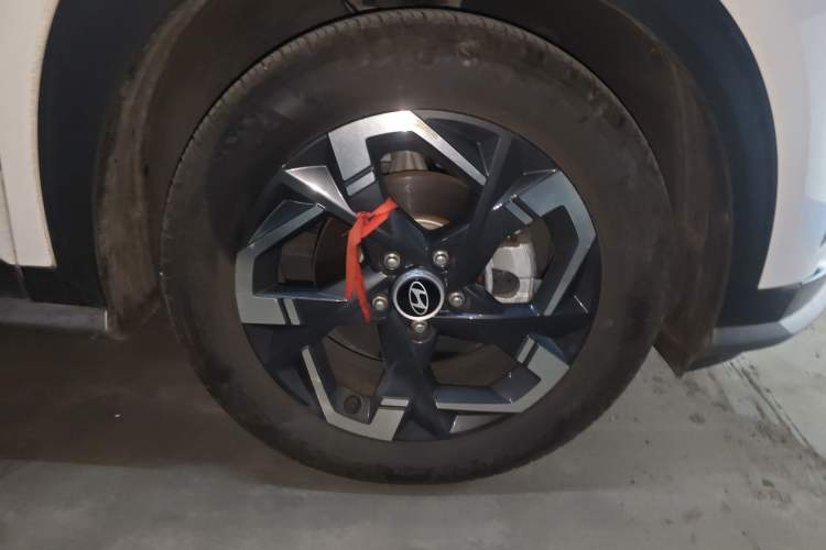 Used Hyundai ix35 2023 Musso 2.0L Prestige LUX Edition Right Front Wheel Hub