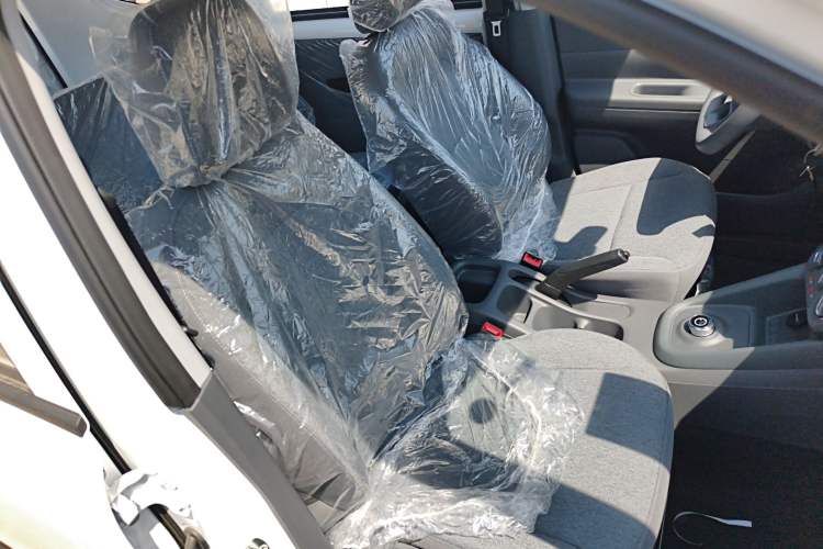 Used Wuling Hongguang New Energy 2024 All-Electric Model 300KM Standard Version Right Front Seat