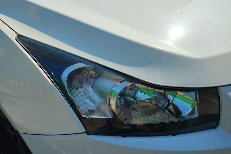 Used Chevrolet Cruze 2011 1.6L SE MT Transformers Edition Right Front Headlight