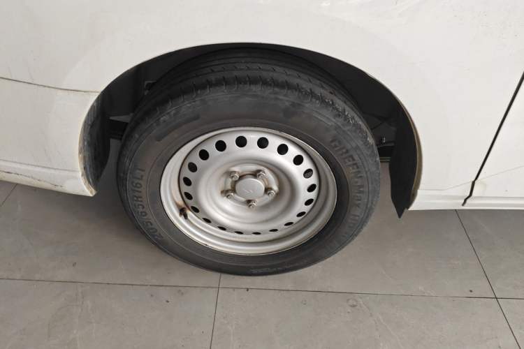 Used Wuling Zhengcheng 2021 1.5T Manual Comfort Version Right Rear Wheel Hub