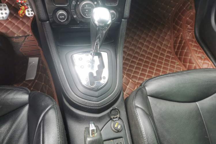 Used Peugeot 308 2009 1.6T CC Automatic Fashion Edition Gear Lever