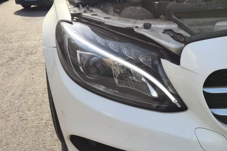 Used Mercedes-Benz C-Class 2017 Restyled C 200 Sport Edition Exterior 6