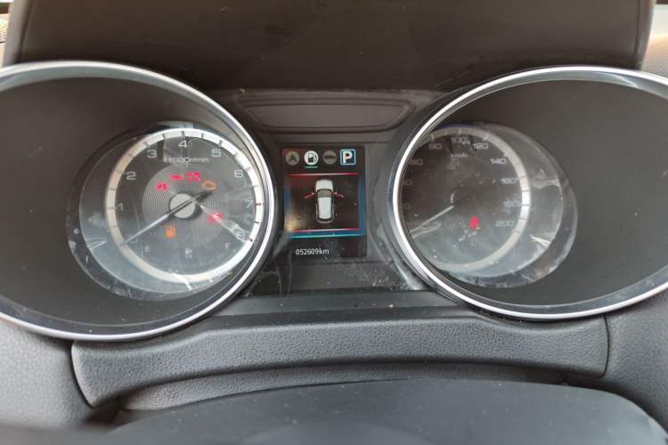 Used Dongfeng Aeolus AX4 2017 1.6L DCT Trendy Style
