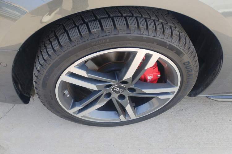 Used Audi A4L 2022 40 TFSI Luxury Dynamic Model Left Front Wheel Hub