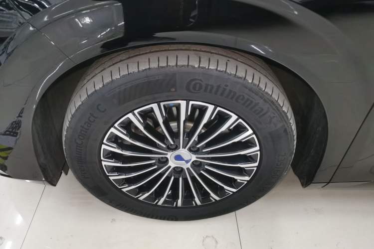 Used Denza D9 2024 DM-i 1050 Luxury Model
