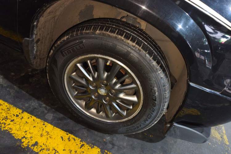 Used Chrysler Grand Voyager 2007 3.3L Business Edition Right Front Wheel Hub