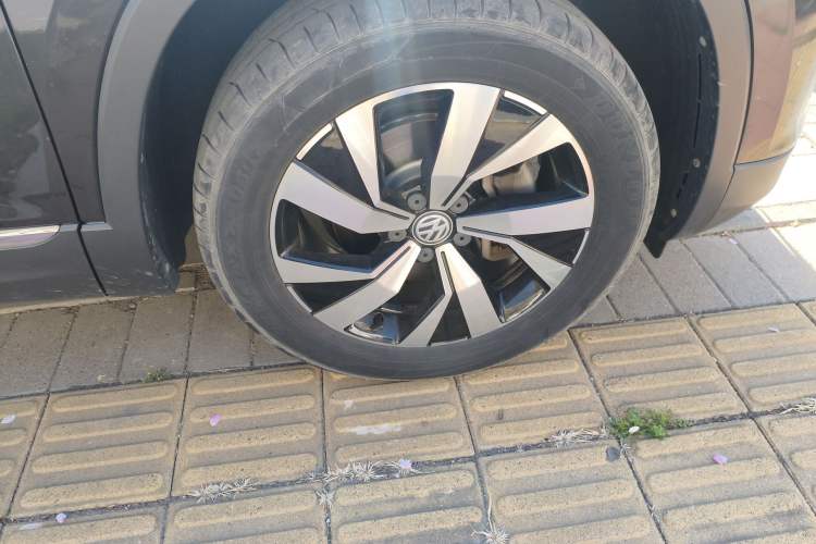 Used Volkswagen Tayron 2020 330TSI Two-Wheel Drive Luxury Smart Connectivity Version Right Front Wheel Hub