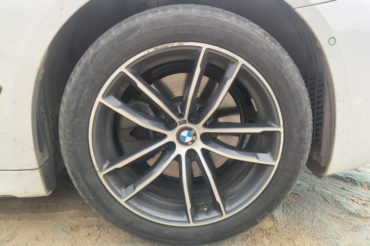 Used BMW 5 Series 2022 525Li M Sport Package Right Front Wheel Hub