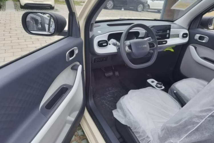 Used Geely Galaxy Panda 2025 210 km – Yuanqi Bear Driver Seat