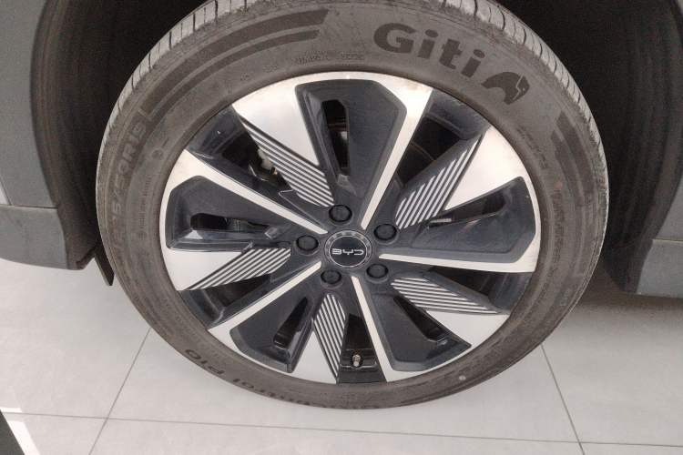 Used BYD Song PLUS New Energy 2025 DM-i Smart Drive 112KM Prestige Model Exterior 4