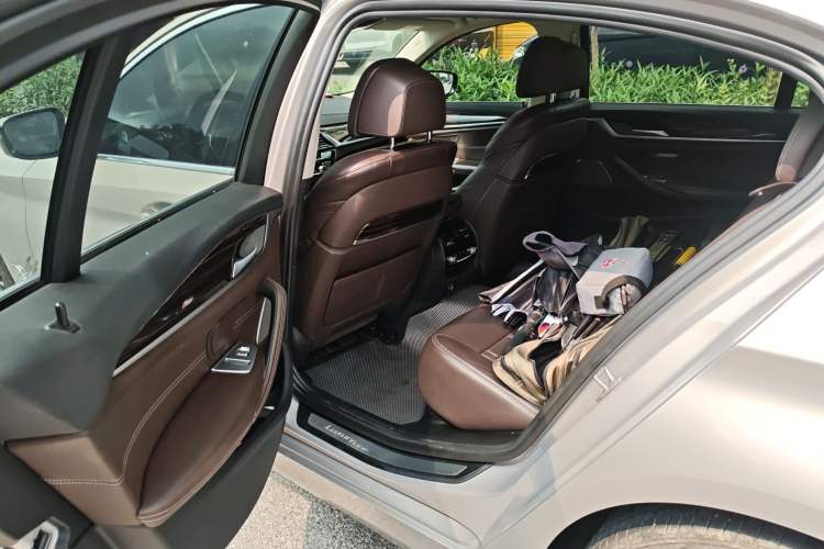 Used BMW 5 Series 2018 Facelifted 530Li Luxury Edition Premium Package Left Rear Seat