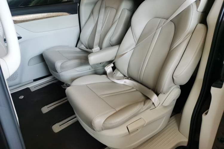 Used Buick GL8 2017 ES 28T Comfort Model China V Standard Interior 4