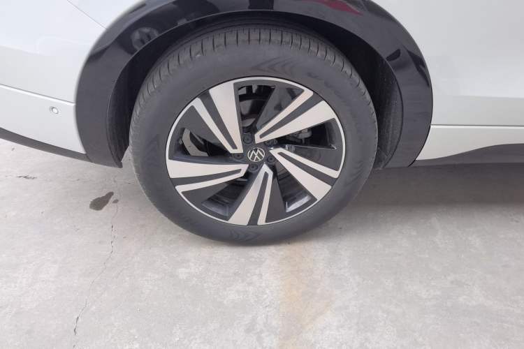 Used Volkswagen Tavendor 2023 380TSI Four-Wheel Drive R-Line Cruise Edition Right Rear Wheel Hub