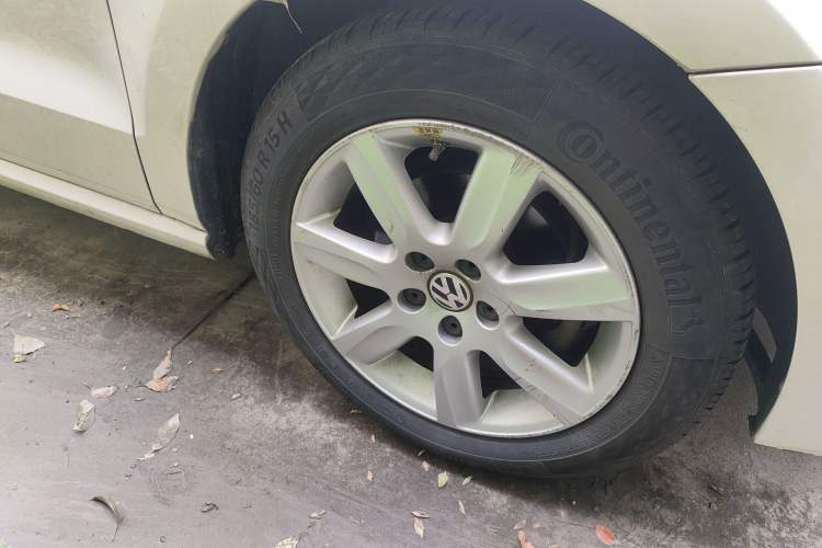 Used Volkswagen Polo 2011 1.6L Automatic ZhiKu Edition Right Front Wheel Hub