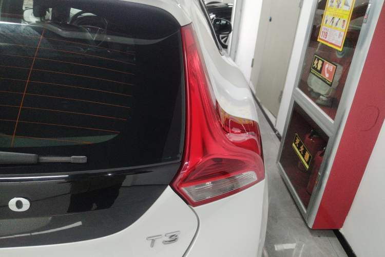 Used Volvo V40 2016 T3 Zhiyi Edition
