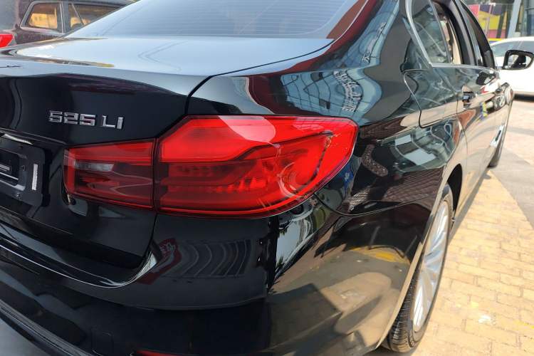 Used BMW 5 Series 2020 525Li Luxury Package
