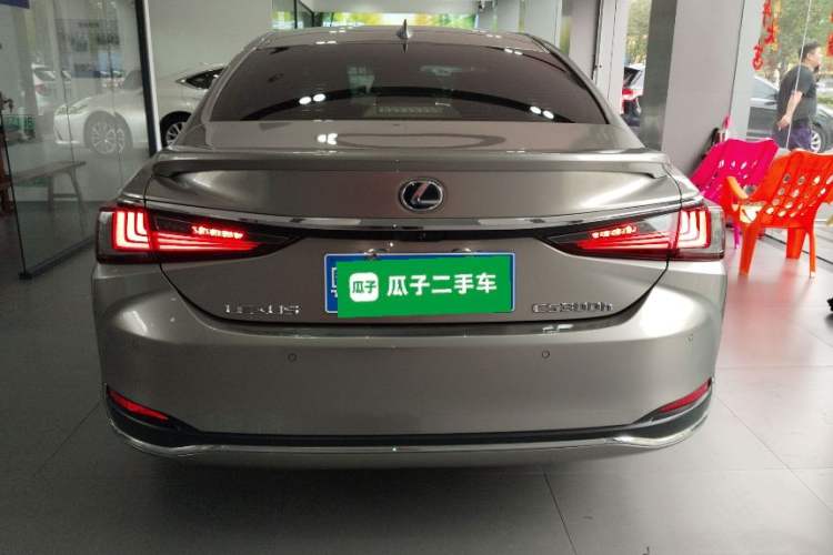 Used Lexus ES 2020 300h Premier Edition
