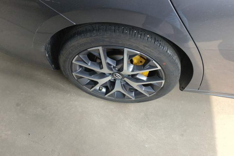 Used GAC Trumpchi EMPOW 2021 270T DCT J15 Version Right Rear Wheel Hub