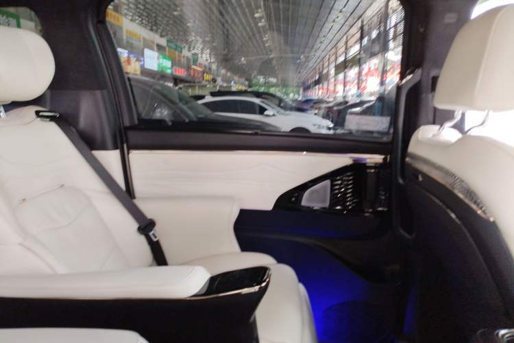 Used GAC Trumpchi M8 2023 Zongshi Series Dual-Motor Flagship Edition Interior 4