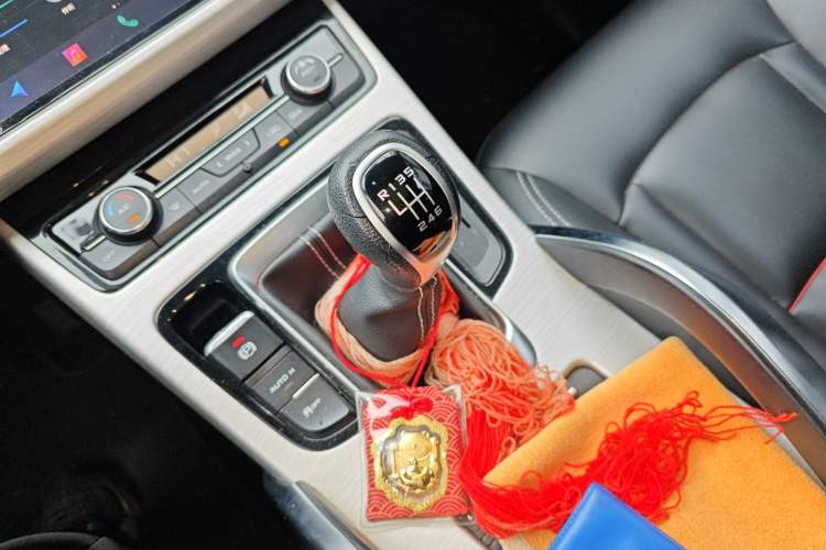 Used Geely Auto Emgrand X7 Sport 2018 2.0L Manual Two-Wheel Drive Zhiya Version Gear Lever