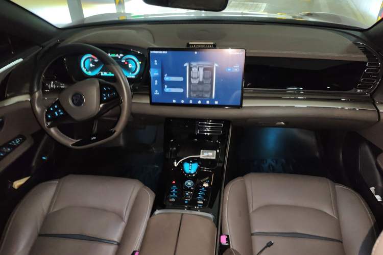 Used BYD Han 2020 EV Long-Range Luxury Model Center Console