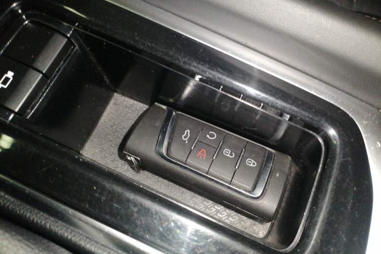 Used GAC Trumpchi GS8 2017 320T Two-Wheel Drive Luxury Smart Connectivity Version (7 Seats)