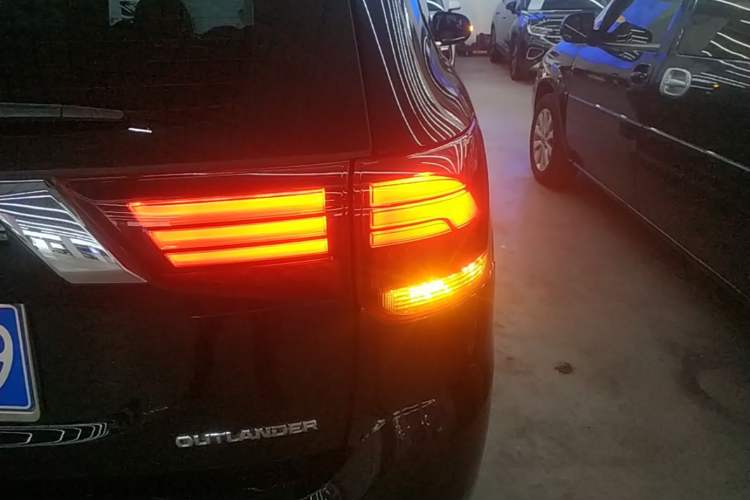 Used Mitsubishi Outlander 2019 2.0L Two-Wheel Drive Comfort Edition 5 Seats China V Standard Right Rear Taillight