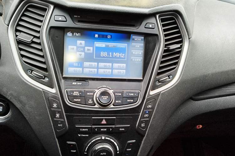 Used Hyundai Santa Fe 2015 2.0T Automatic 4x4 Smart 7-Seater
